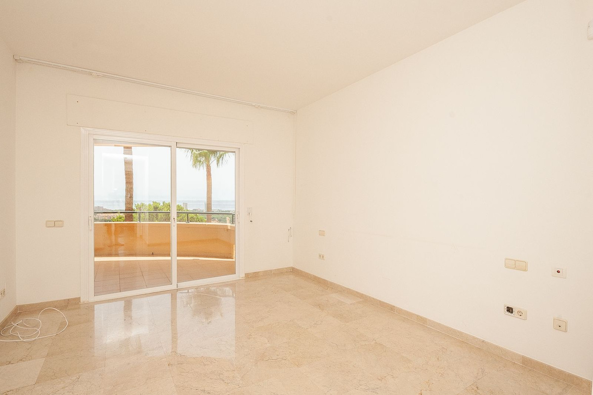 Drie-slaapkamer appartement in Elviria met panoramisch zeezicht in Elviria - foto 7