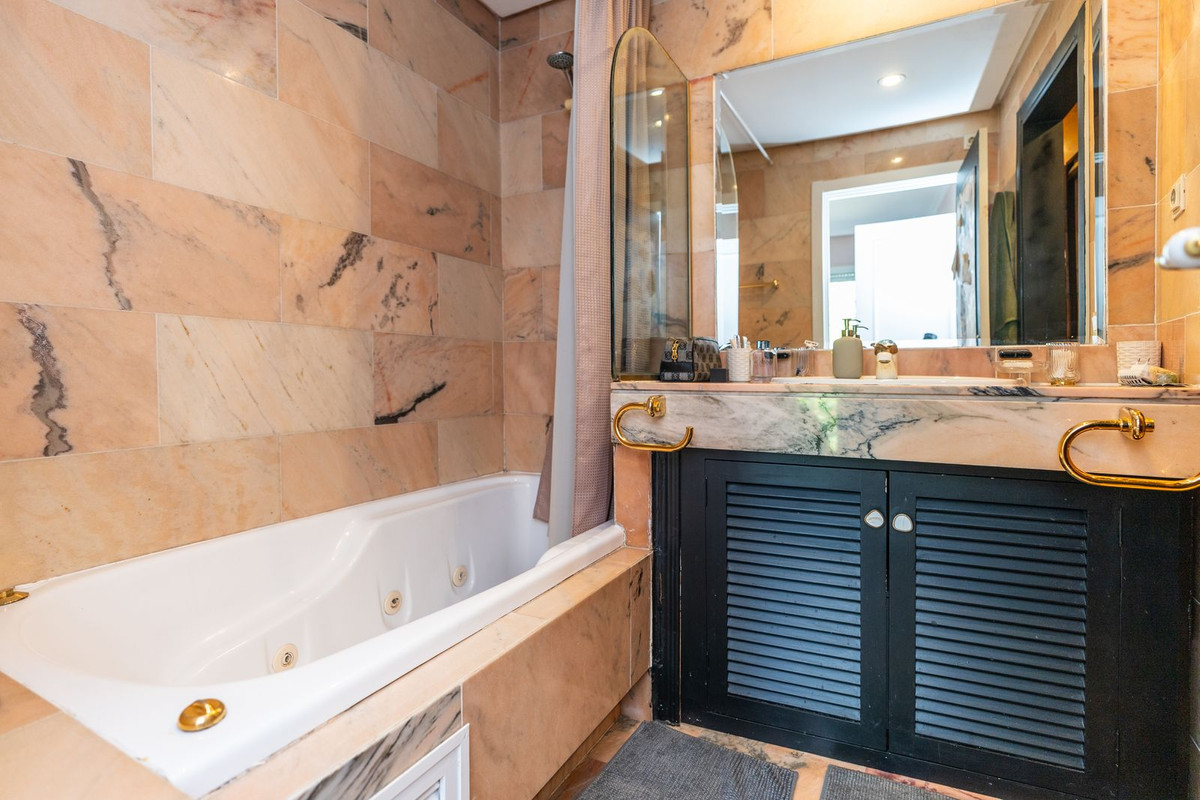 1-slaapkamer tuinappartement aan het strand in Elviria, Marbella in Marbella - foto 8