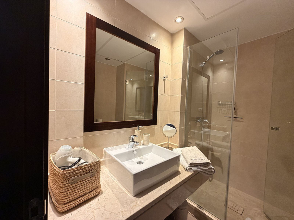 Duplex penthouse met 2 slaapkamers in Altos de los Monteros, Marbella in Los Monteros - foto 9