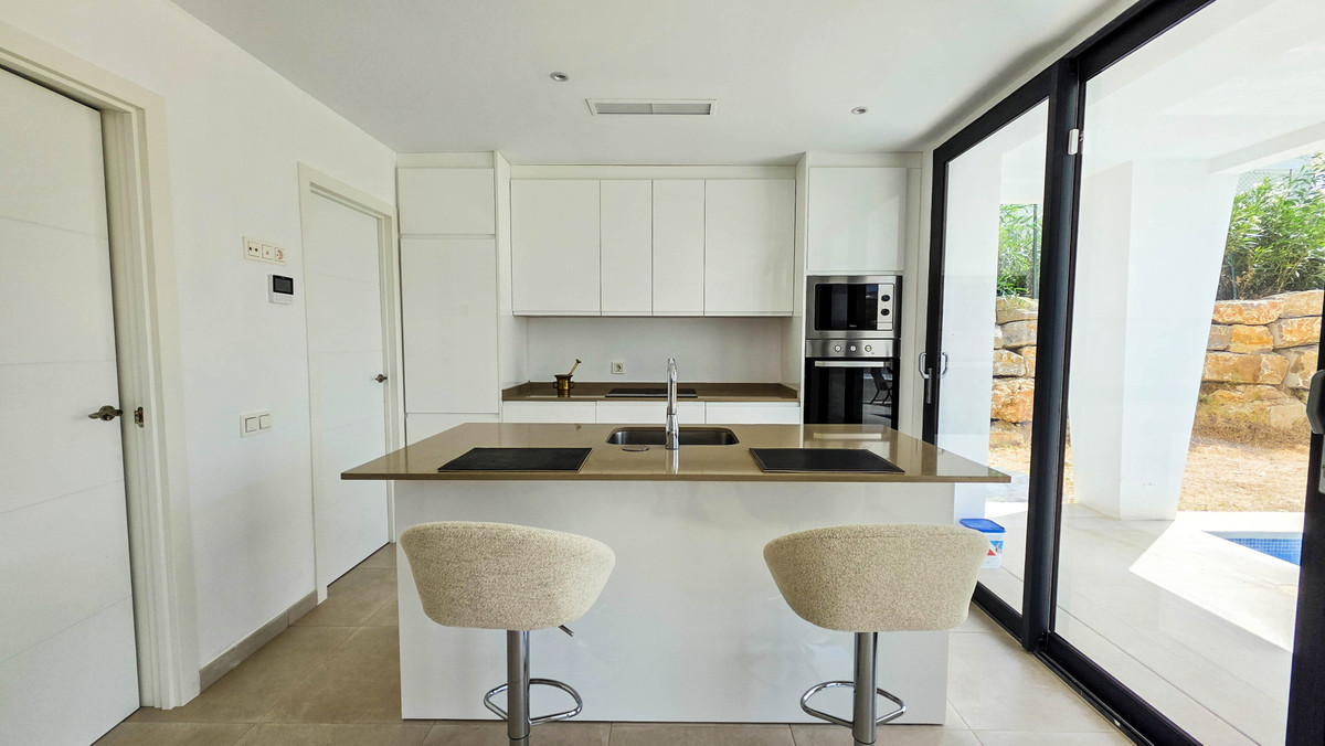 3-slaapkamer villa in La Duquesa, Los Hidalgos (Manilva) in La Duquesa - foto 13