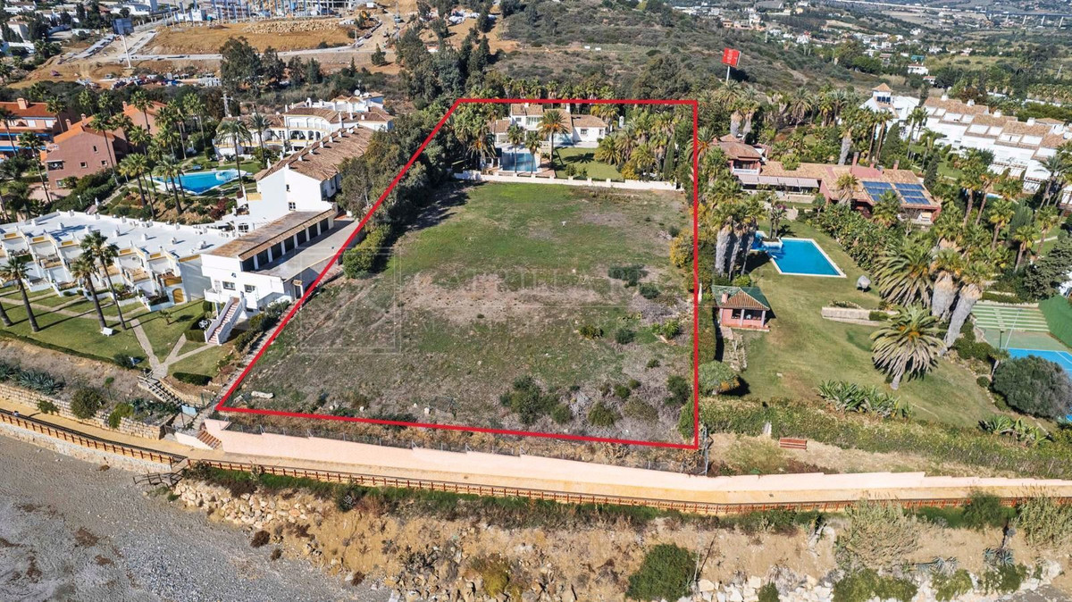 Kavel aan het strand in Estepona met directe toegang en ontwikkelingspotentieel in Estepona - foto 3