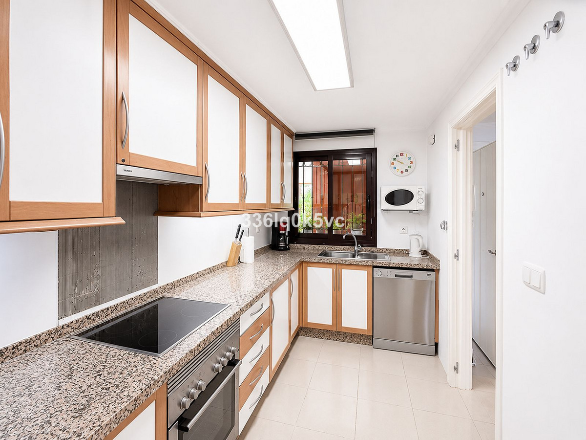 Stijlvol 2-slaapkamer appartement op de middenverdieping in Cumbre de Los Almendros, Benahavís in Benahavís - foto 12