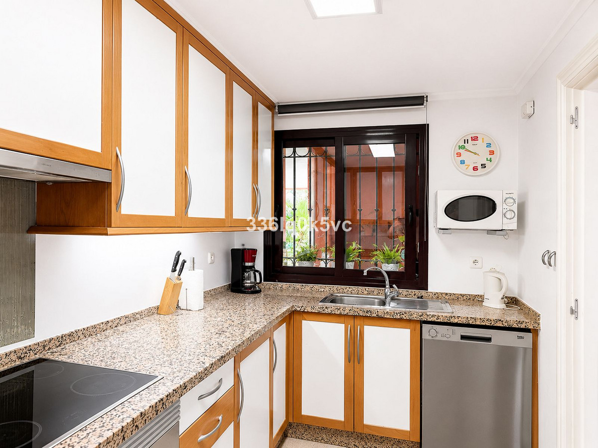 Stijlvol 2-slaapkamer appartement op de middenverdieping in Cumbre de Los Almendros, Benahavís in Benahavís - foto 13