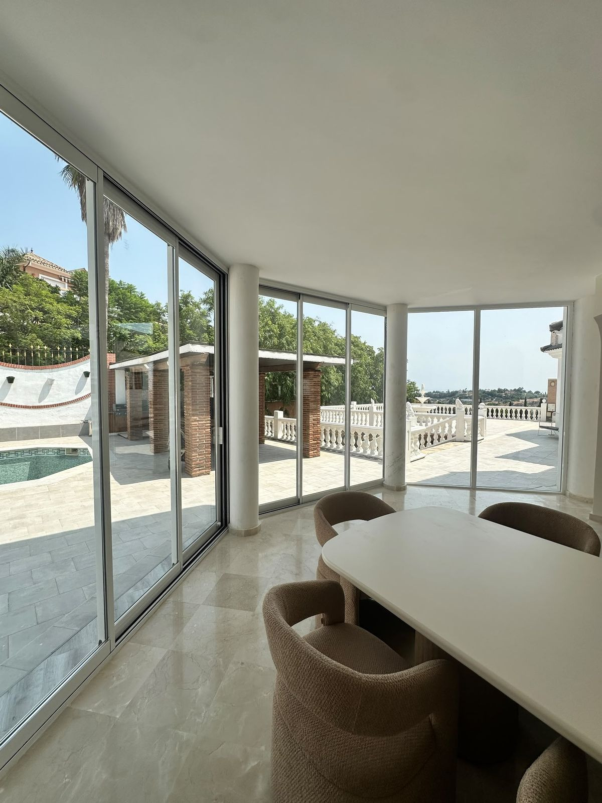 Estepona: 5-slaapkamer vrijstaande villa met panoramisch zeezicht in Estepona - foto 15