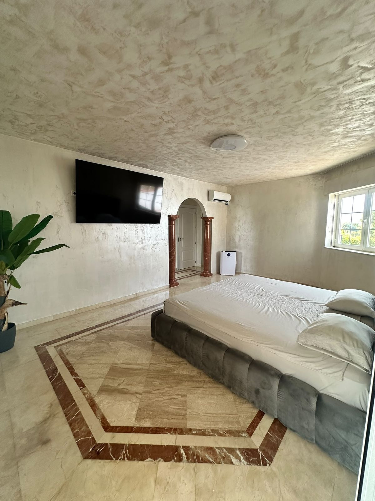 Estepona: 5-slaapkamer vrijstaande villa met panoramisch zeezicht in Estepona - foto 19