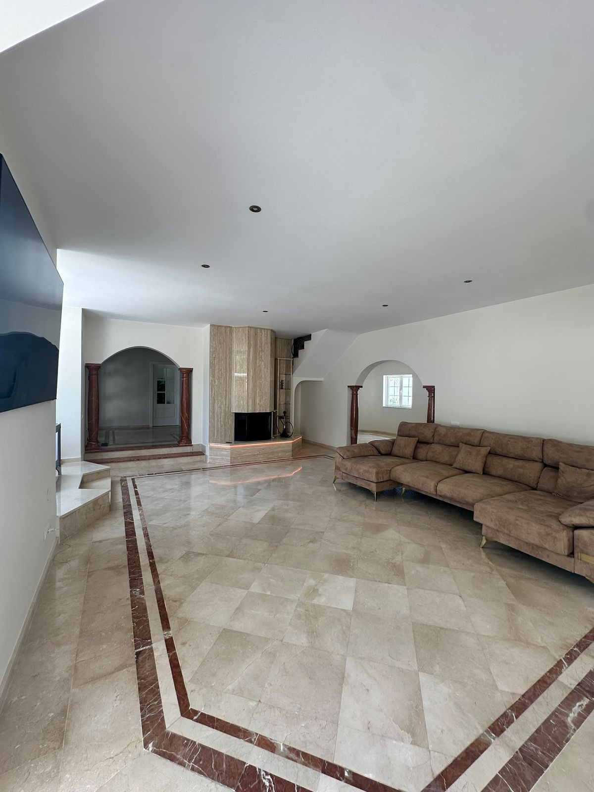 Estepona: 5-slaapkamer vrijstaande villa met panoramisch zeezicht in Estepona - foto 3