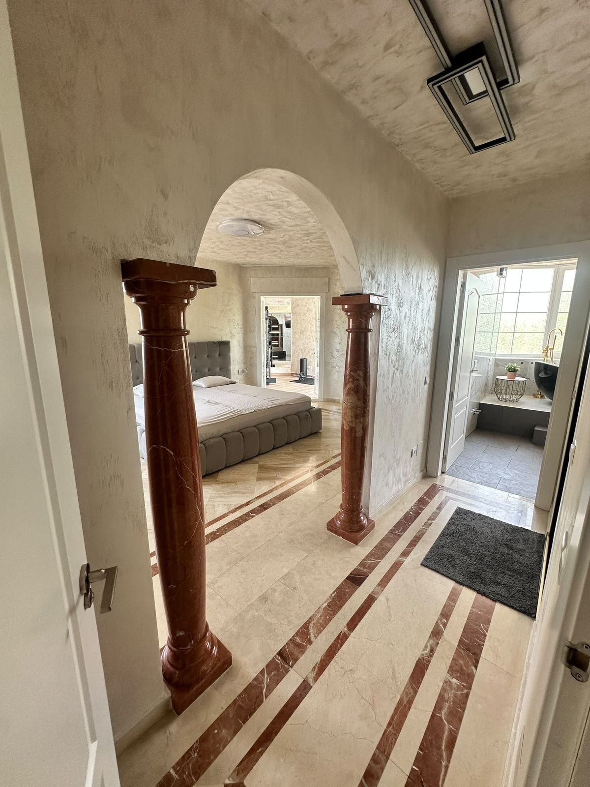Estepona: 5-slaapkamer vrijstaande villa met panoramisch zeezicht in Estepona - foto 4