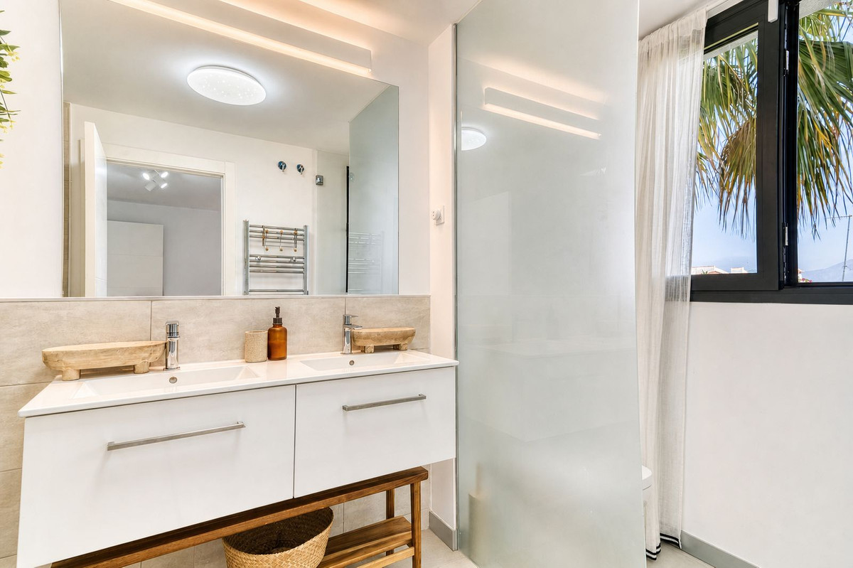 Appartement met drie slaapkamers in La Duquesa in La Duquesa - foto 11