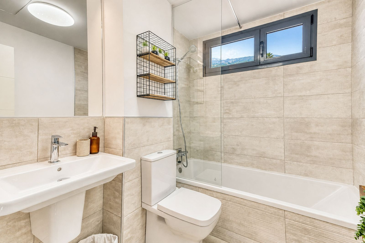 Appartement met drie slaapkamers in La Duquesa in La Duquesa - foto 8