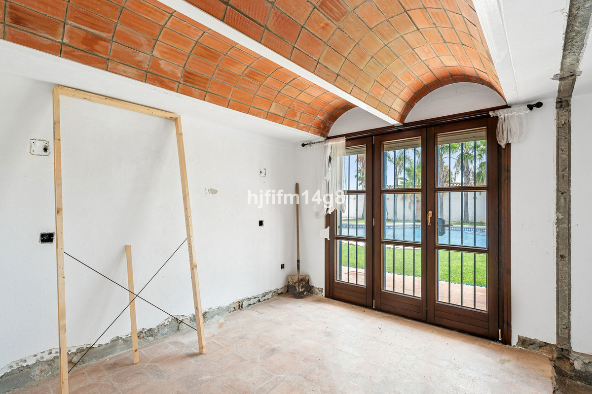 6-slaapkamer villa in Estepona (Bahía Dorada) – renovatieproject in Estepona - foto 15