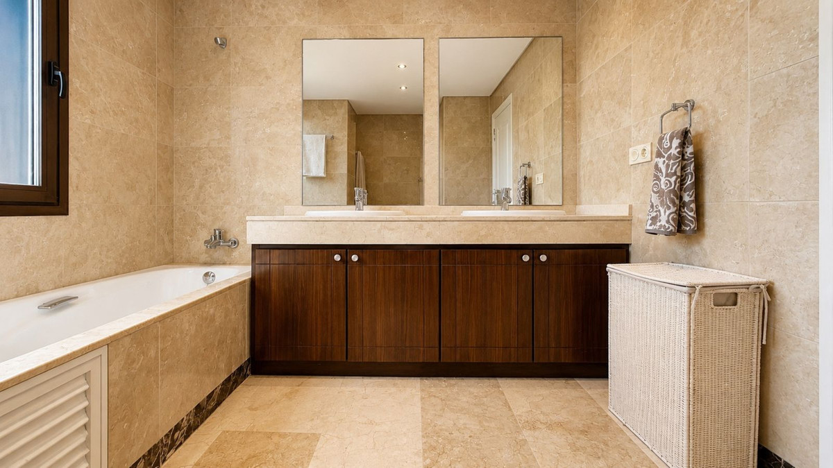 4-slaapkamer hoekwoning in La Alcaidesa in La Alcaidesa - foto 17
