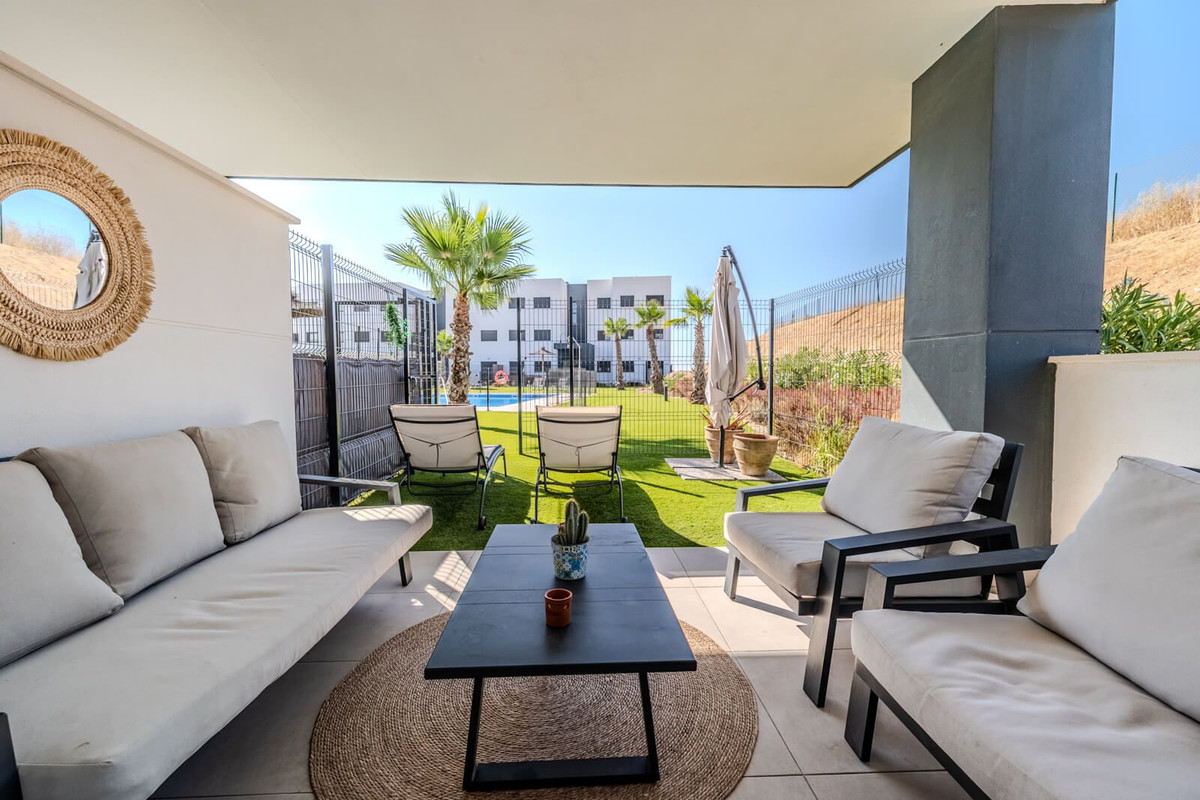 Drie-slaapkamer hoekappartement met tuin in Estepona in Estepona - foto 2