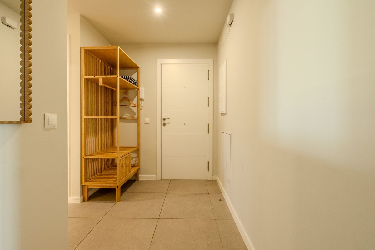 Drie-slaapkamer hoekappartement met tuin in Estepona in Estepona - foto 17