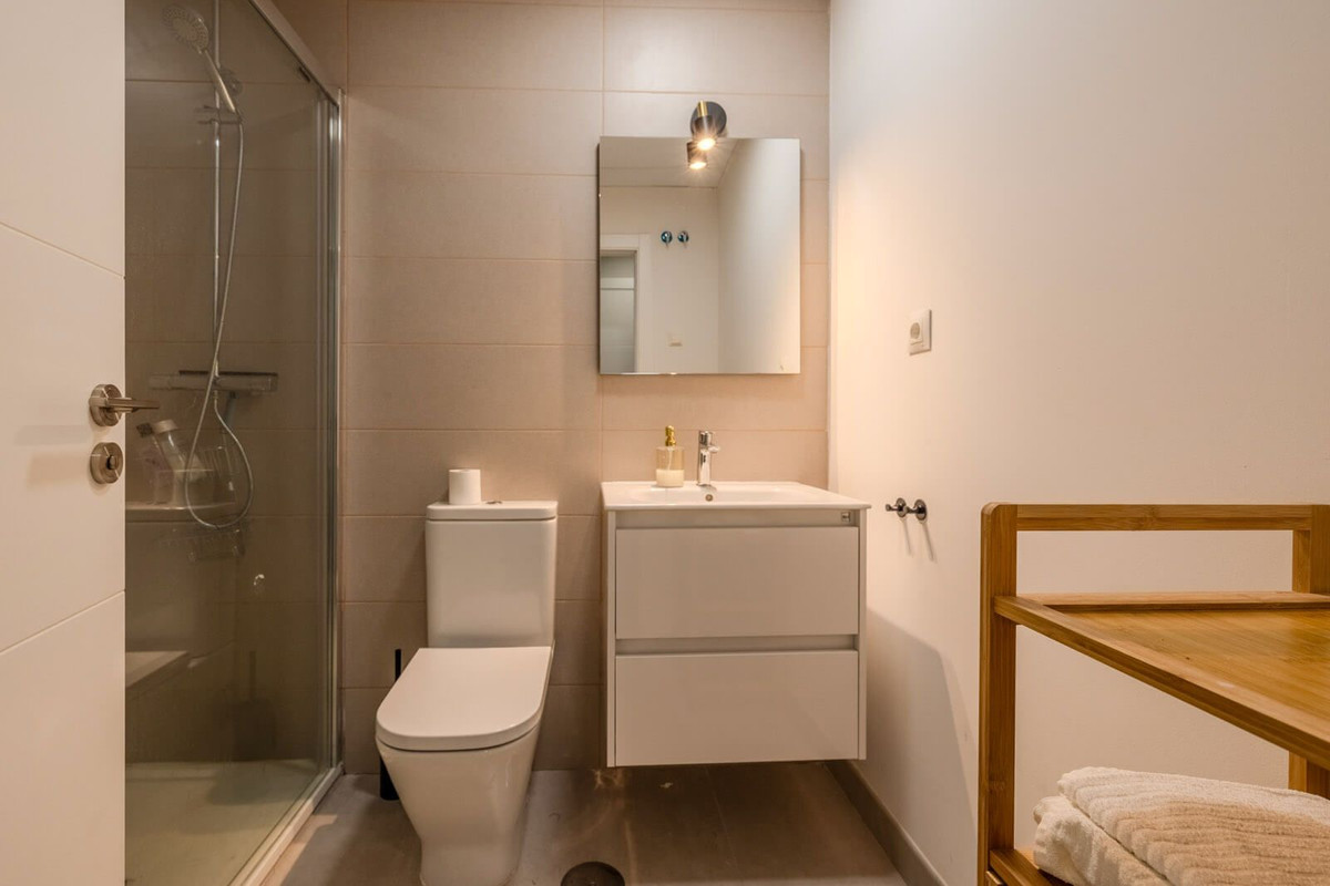Drie-slaapkamer hoekappartement met tuin in Estepona in Estepona - foto 9