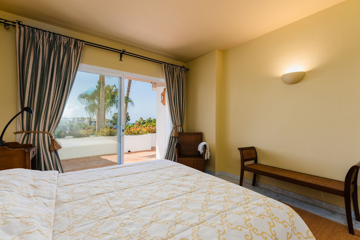 3-slaapkamer duplex penthouse in Marbella aan La Marina de Puente Romano in Marbella - foto 17
