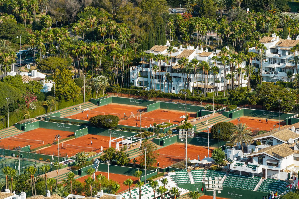 3-slaapkamer duplex penthouse in Marbella aan La Marina de Puente Romano in Marbella - foto 3