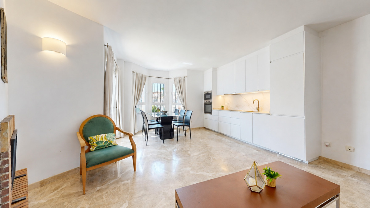 Drie-slaapkamer duplex-penthouse in Nueva Andalucía in Nueva Andalucía - foto 2