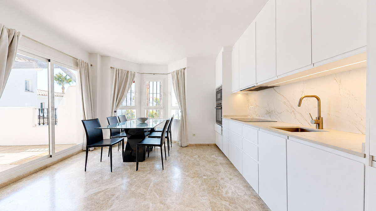 Drie-slaapkamer duplex-penthouse in Nueva Andalucía in Nueva Andalucía - foto 13