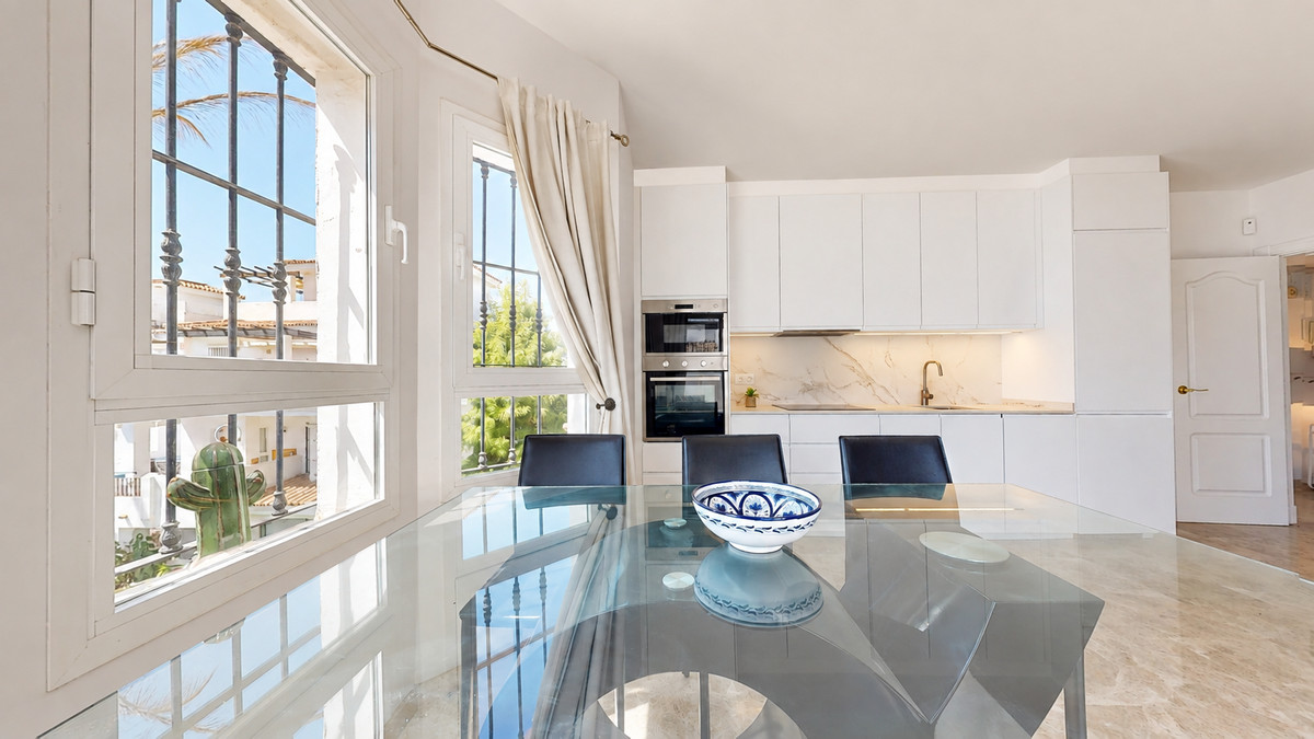 Drie-slaapkamer duplex-penthouse in Nueva Andalucía in Nueva Andalucía - foto 8