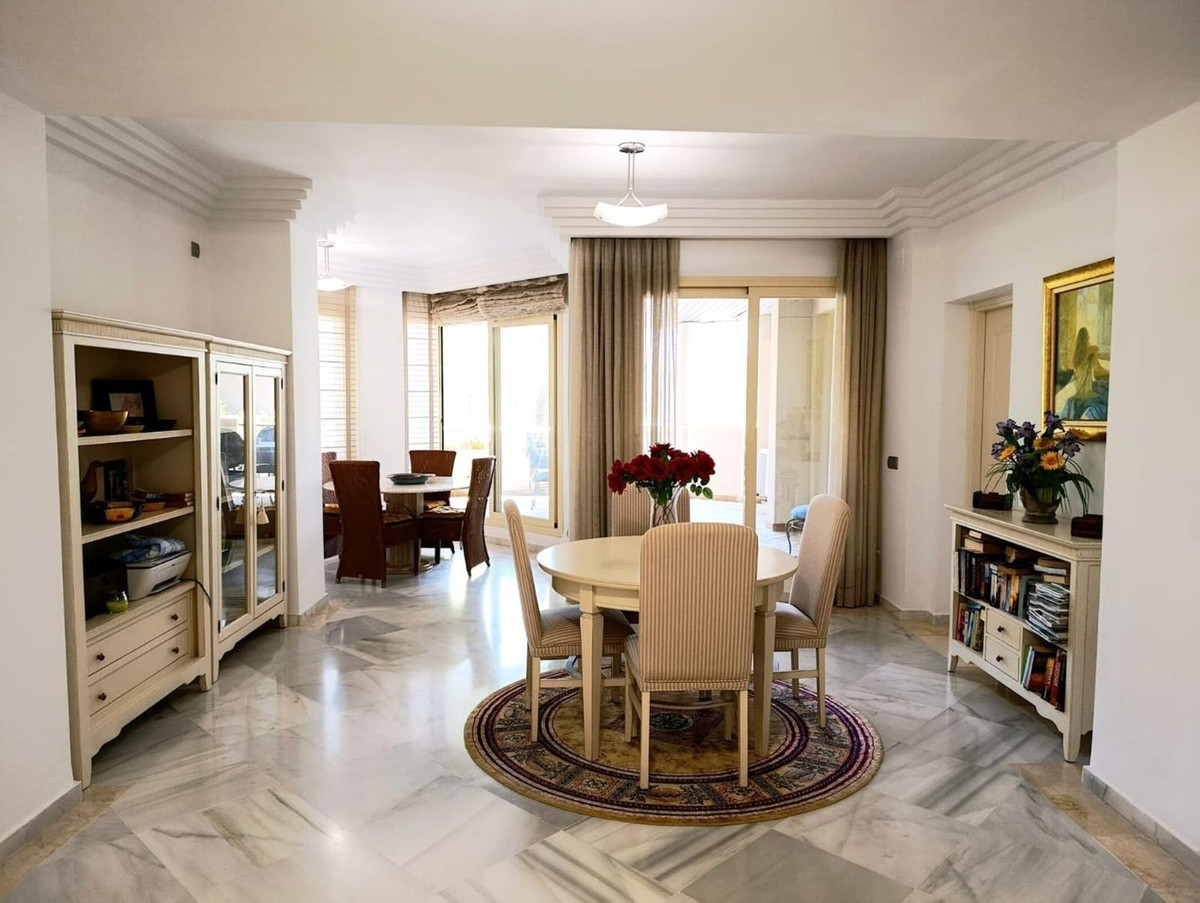 Appartement met drie slaapkamers in Nueva Andalucía in Nueva Andalucía - foto 5