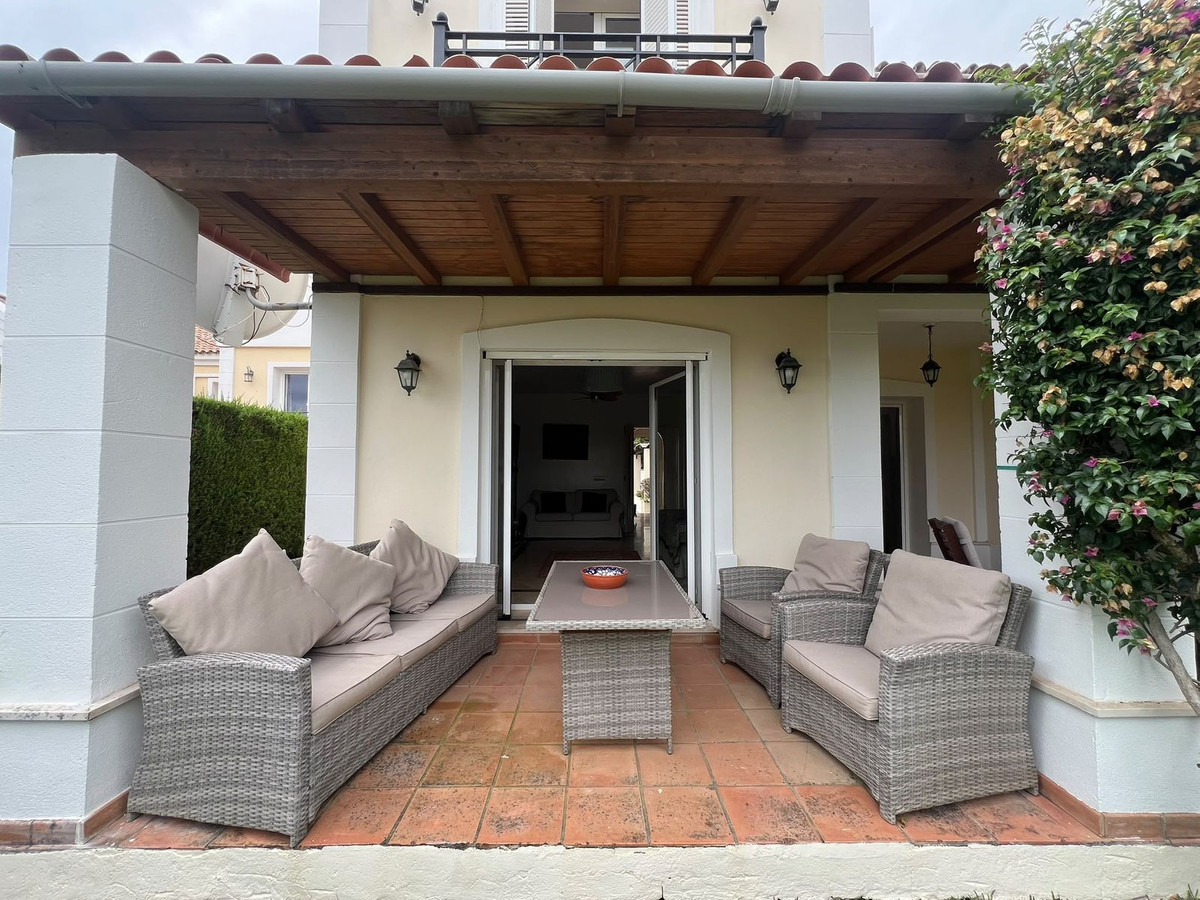 Charmant 3-slaapkamer halfvrijstaande woning met privé tuin in La Alcaidesa in La Alcaidesa - foto 3
