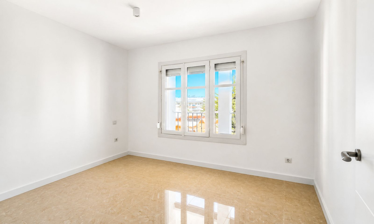 Gerenoveerd 1-slaapkamerappartement in het hart van Sabinillas in San Luis de Sabinillas - foto 2