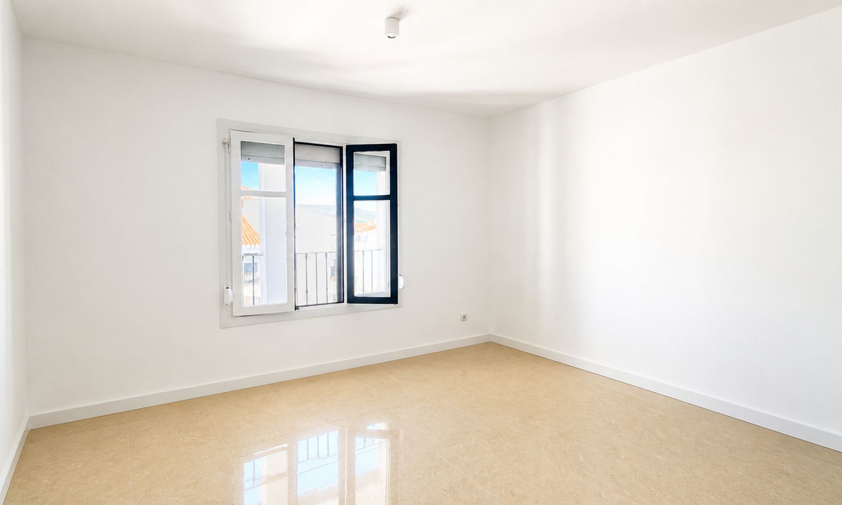 Gerenoveerd 1-slaapkamerappartement in het hart van Sabinillas in San Luis de Sabinillas - foto 3