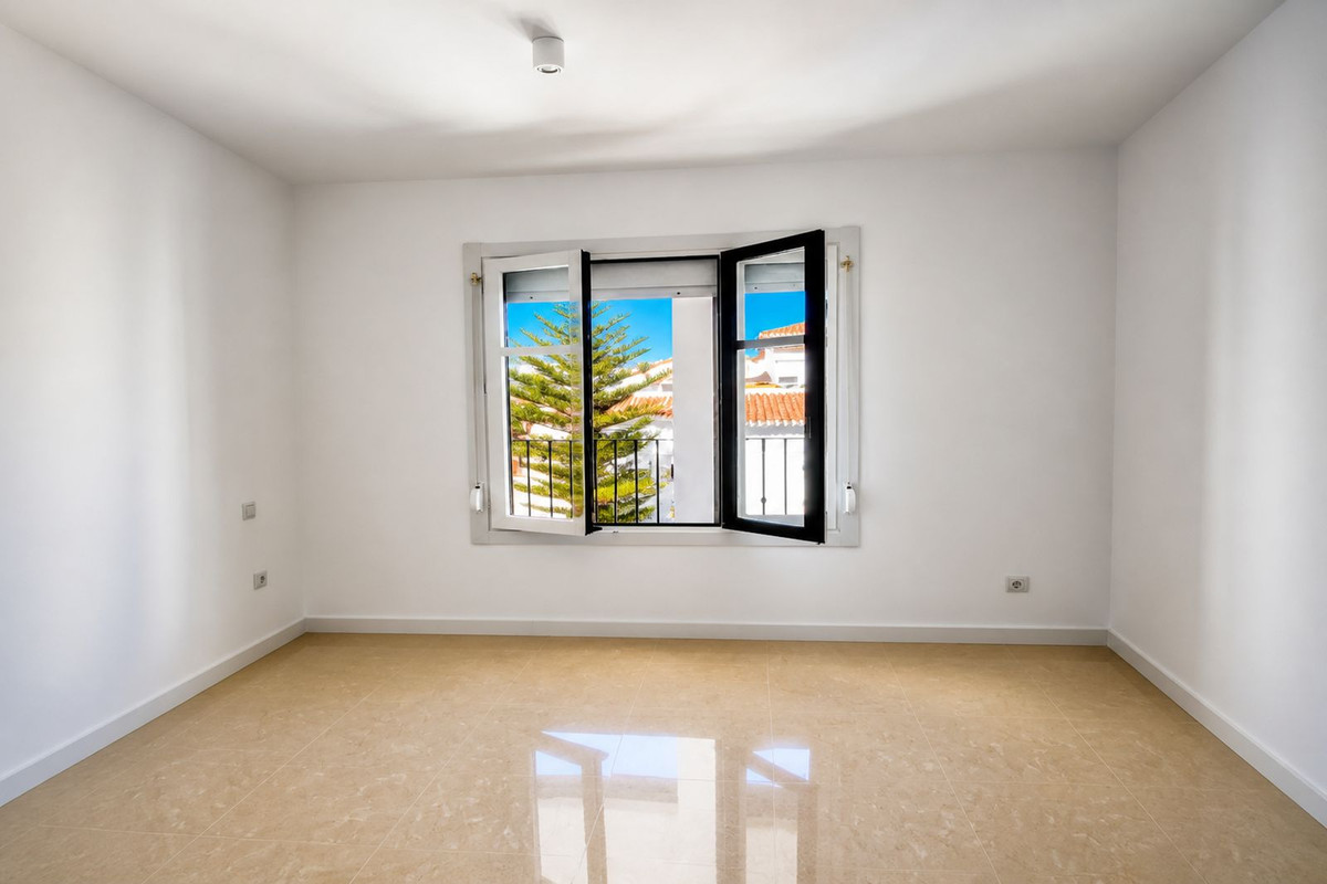 Gerenoveerd 1-slaapkamerappartement in het hart van Sabinillas in San Luis de Sabinillas - foto 4