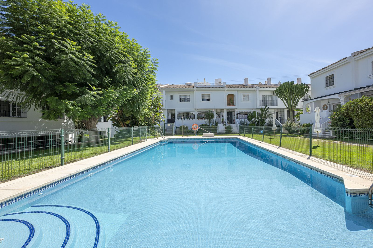 Halfvrijstaande woning met 4 slaapkamers in Nueva Andalucía in Nueva Andalucía - foto 18