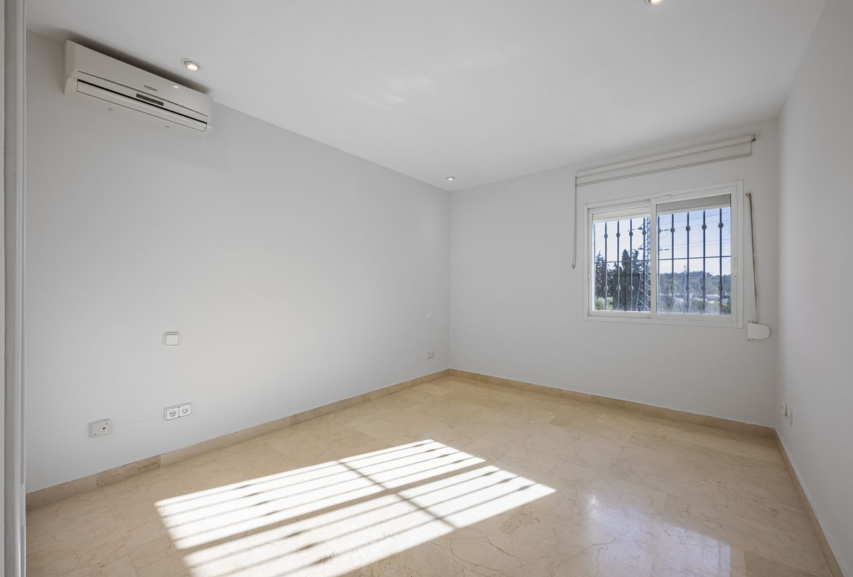 Halfvrijstaande woning met 4 slaapkamers in Nueva Andalucía in Nueva Andalucía - foto 20