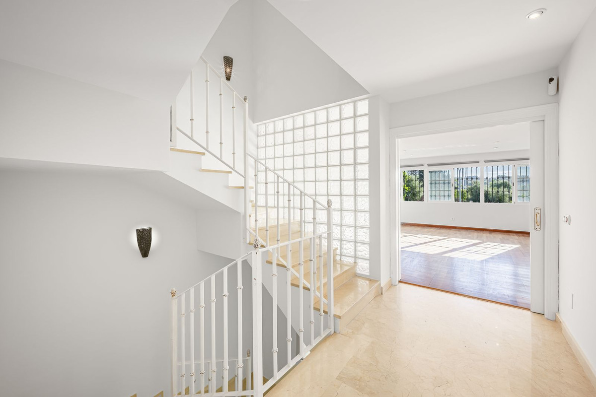 Halfvrijstaande woning met 4 slaapkamers in Nueva Andalucía in Nueva Andalucía - foto 6