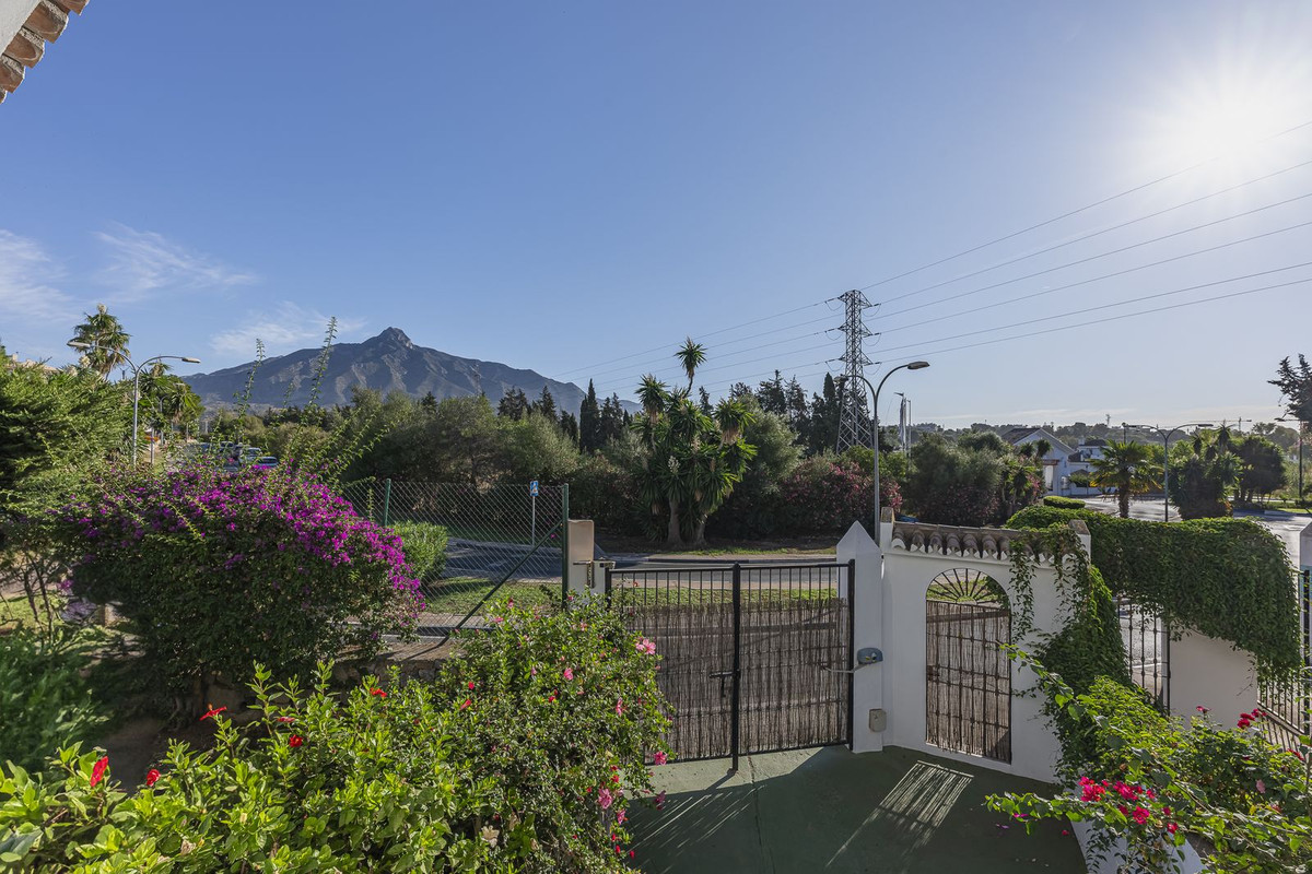Halfvrijstaande woning met 4 slaapkamers in Nueva Andalucía in Nueva Andalucía - foto 10