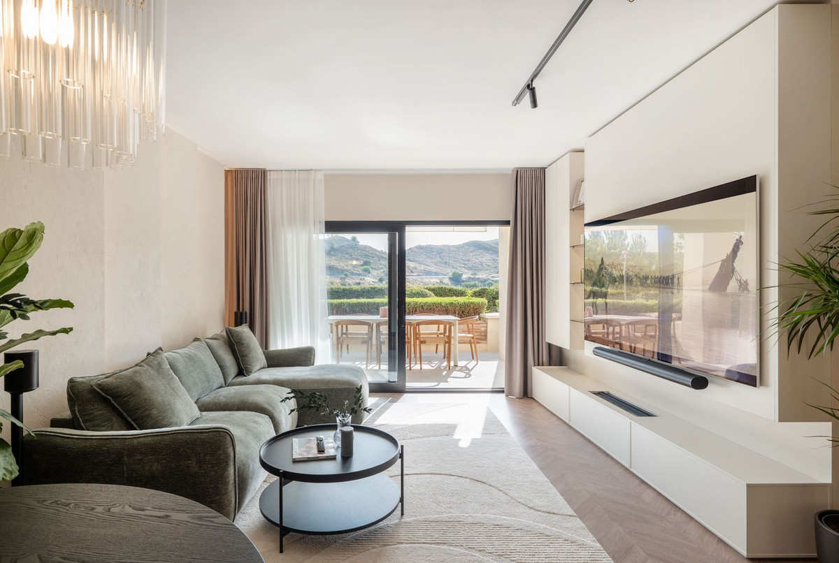Elegant volledig gerenoveerd 4-slaapkamer gelijkvloers appartement in Benahavís in Benahavís - foto 3