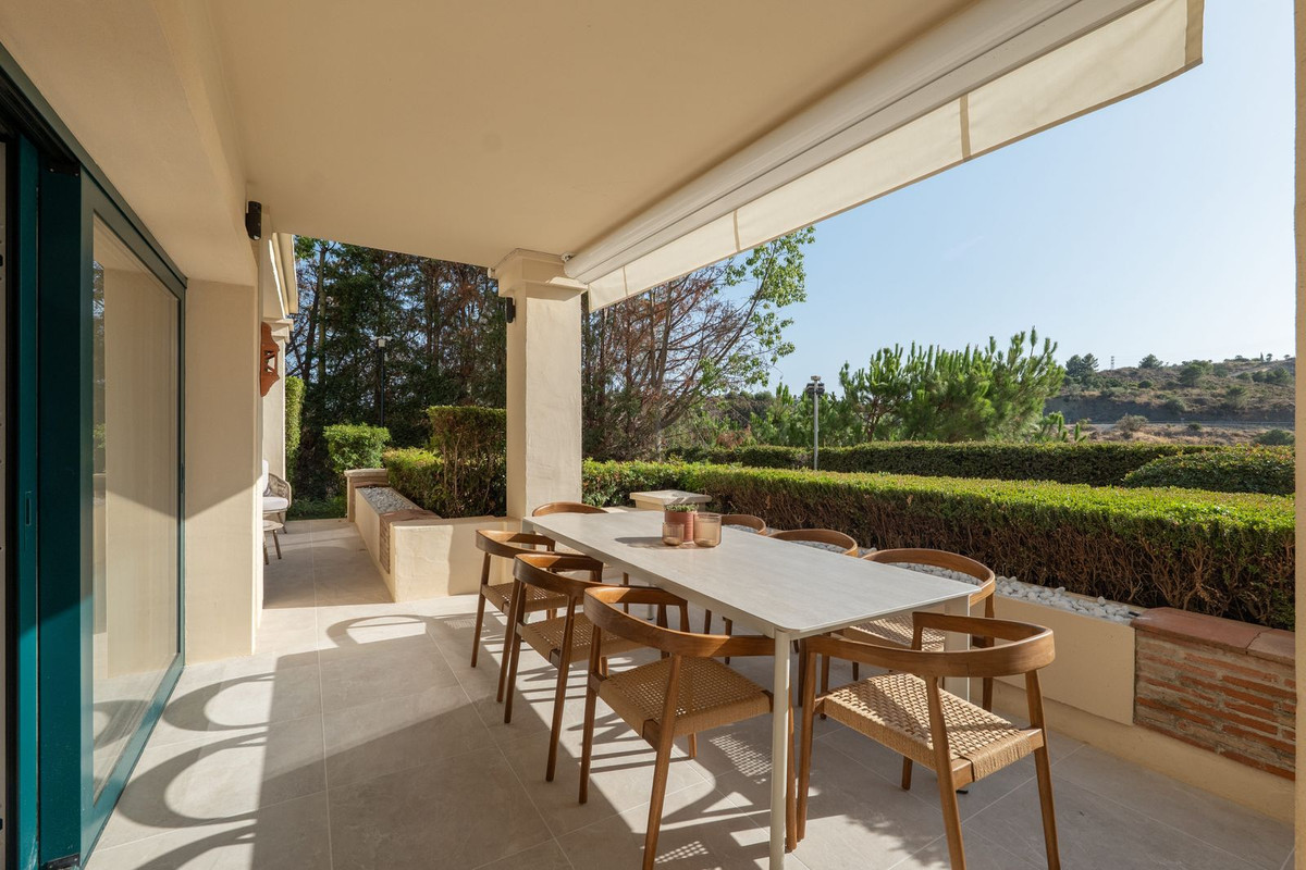 Elegant volledig gerenoveerd 4-slaapkamer gelijkvloers appartement in Benahavís in Benahavís - foto 4
