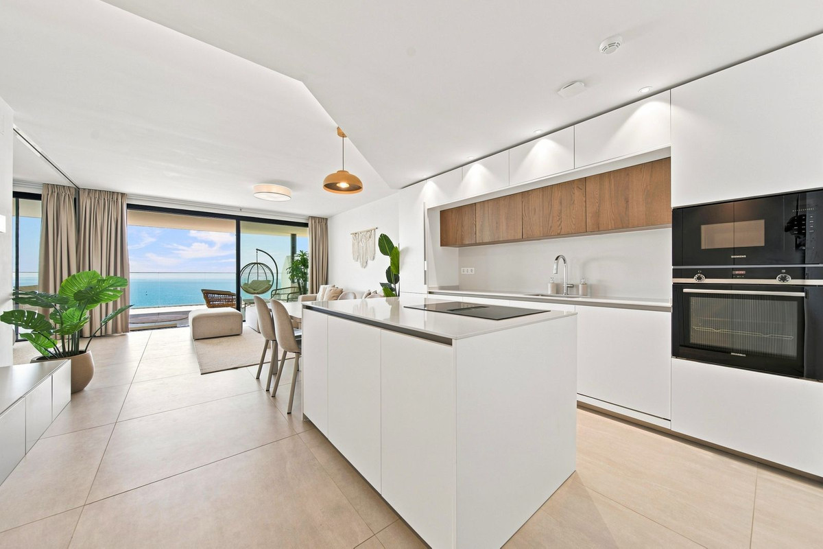 Luxe 2-slaapkamer appartement met panoramisch zeezicht in Higuerón in Higueron - foto 4