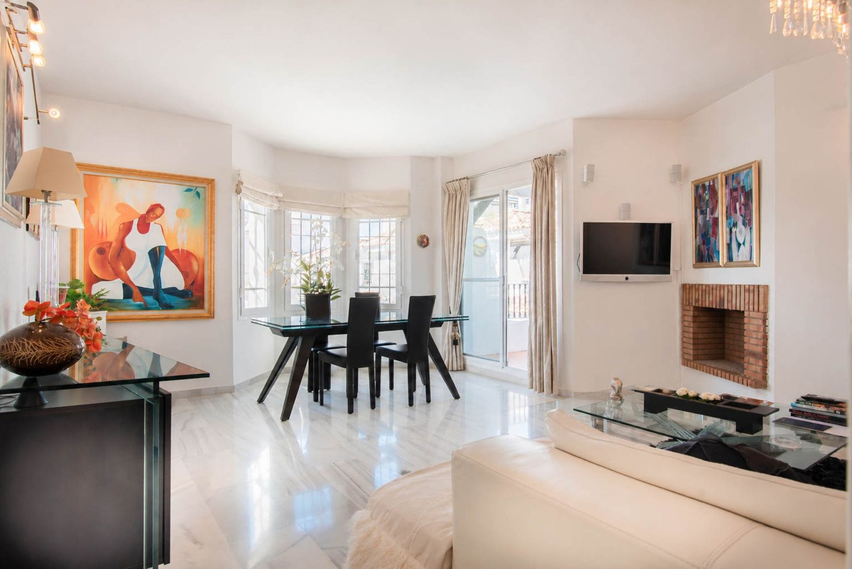 Elegante duplex-penthouse te koop in Los Naranjos de Marbella, Nueva Andalucía in Puerto Banús - foto 2