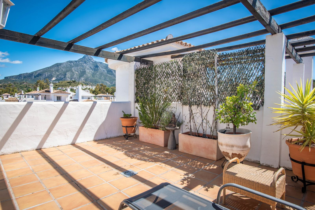 Elegante duplex-penthouse te koop in Los Naranjos de Marbella, Nueva Andalucía in Puerto Banús - foto 9