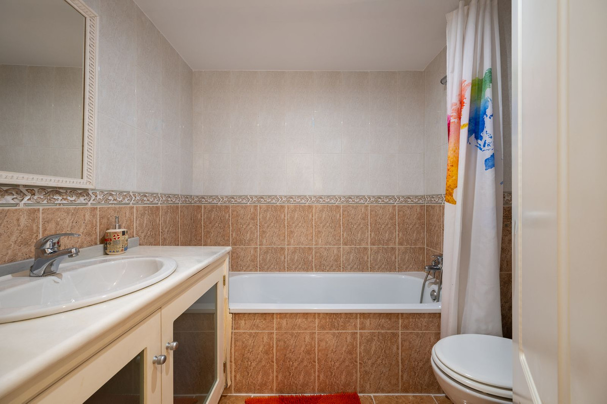 2-slaapkamerappartement in El Paraiso, Estepona in El Paraiso - foto 15