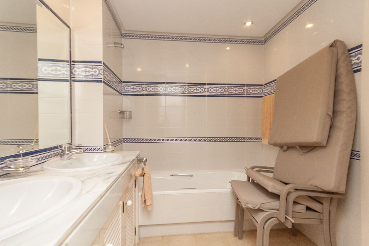 Drie-slaapkamer appartement in Elviria, Marbella in Elviria - foto 19