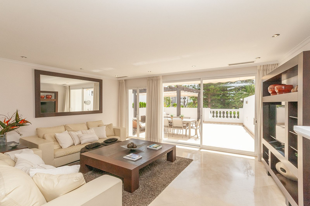 Drie-slaapkamer appartement in Elviria, Marbella in Elviria - foto 3