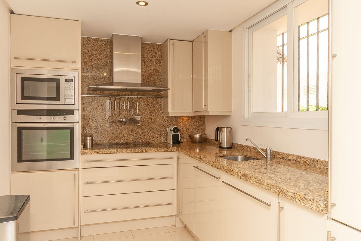 Drie-slaapkamer appartement in Elviria, Marbella in Elviria - foto 4