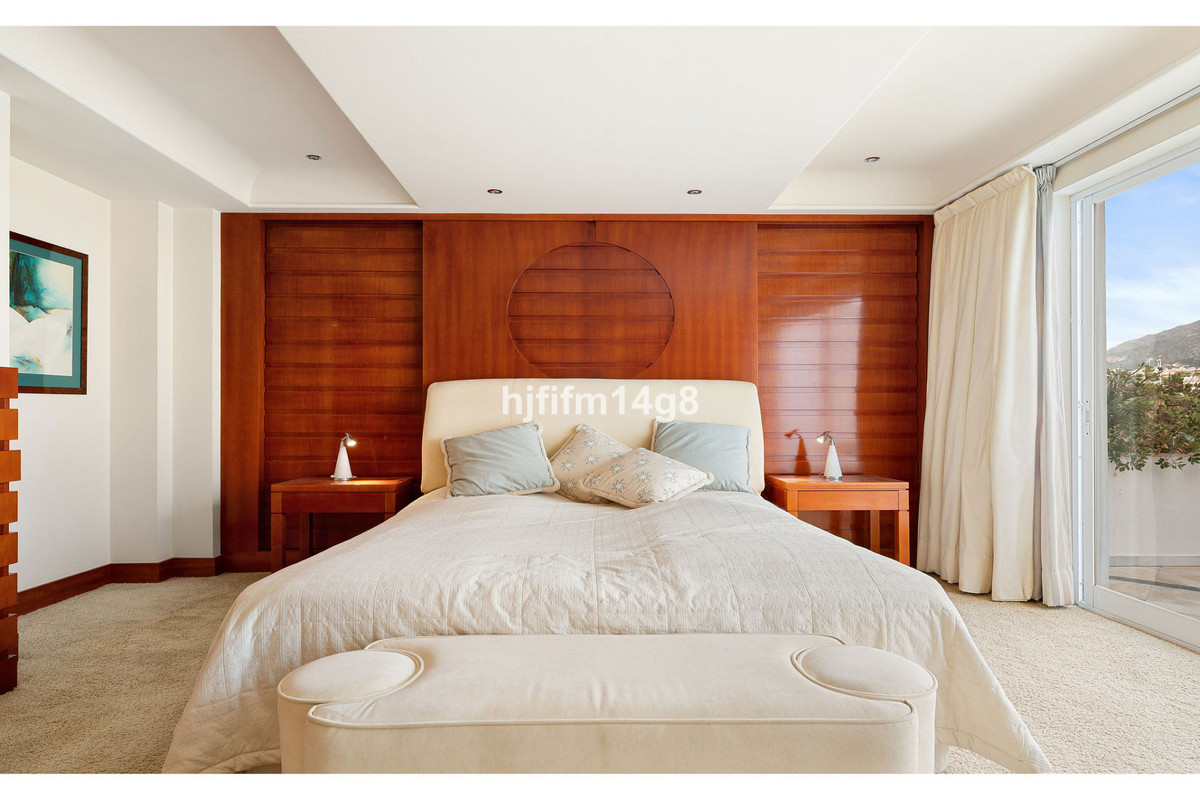 Vier-slaapkamer penthouse in Nueva Andalucía in Nueva Andalucía - foto 12
