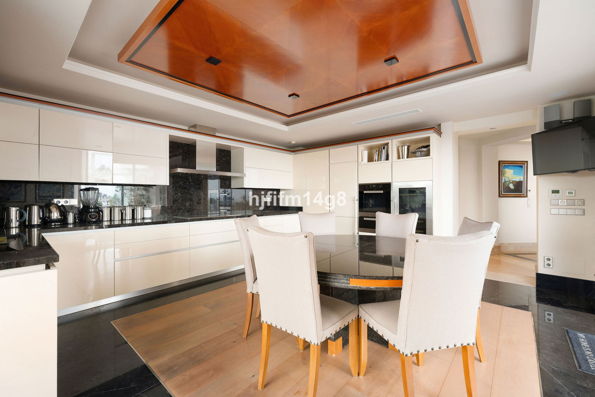 Vier-slaapkamer penthouse in Nueva Andalucía in Nueva Andalucía - foto 8