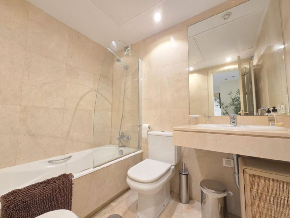 Drie-slaapkamer appartement in La Duquesa in La Duquesa - foto 15