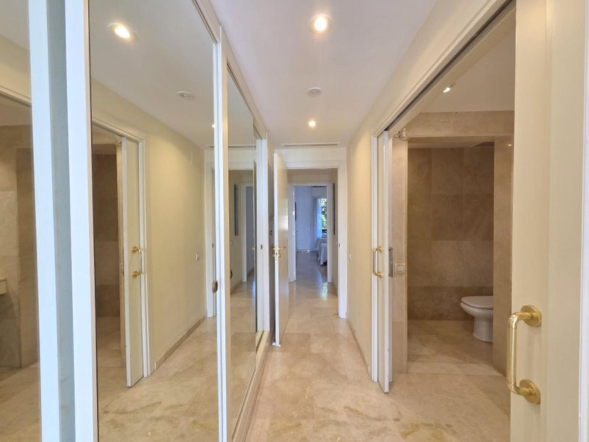 Drie-slaapkamer appartement in La Duquesa in La Duquesa - foto 19