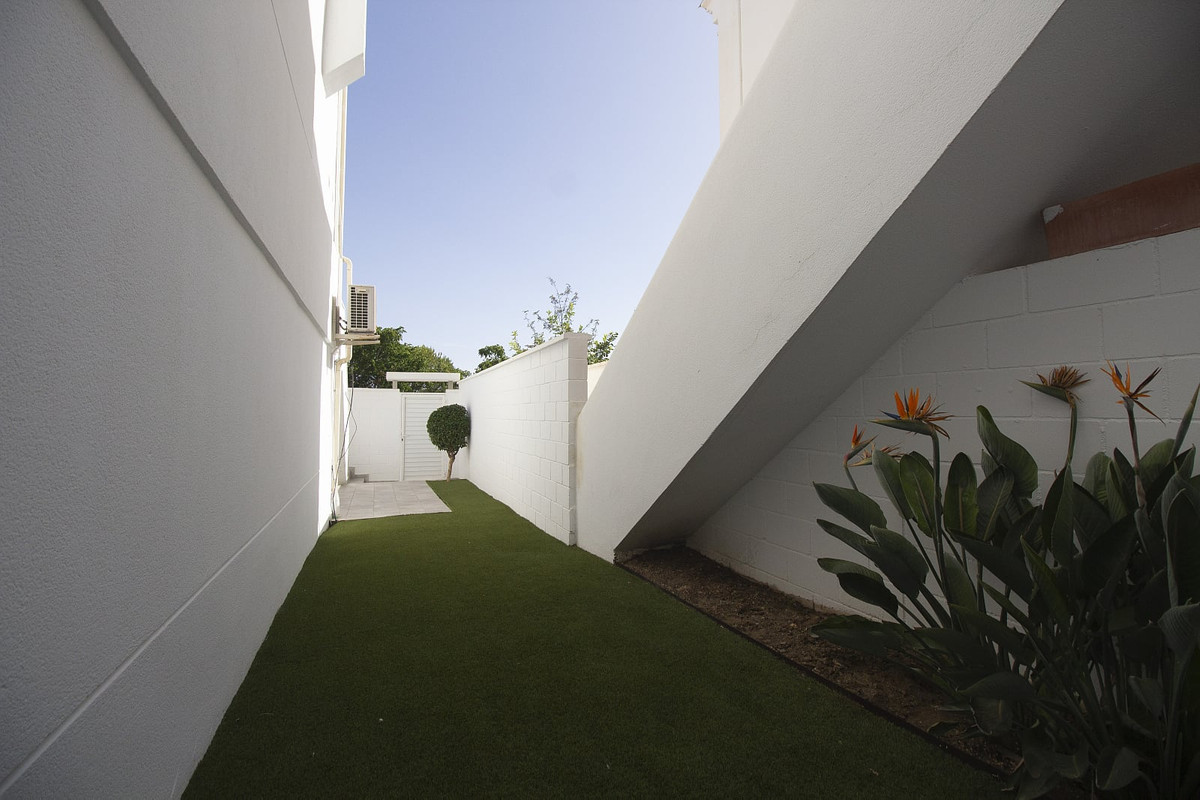 Gerenoveerde 3-slaapkamer stadswoning met zeezicht in Benalmádena in Benalmadena - foto 12