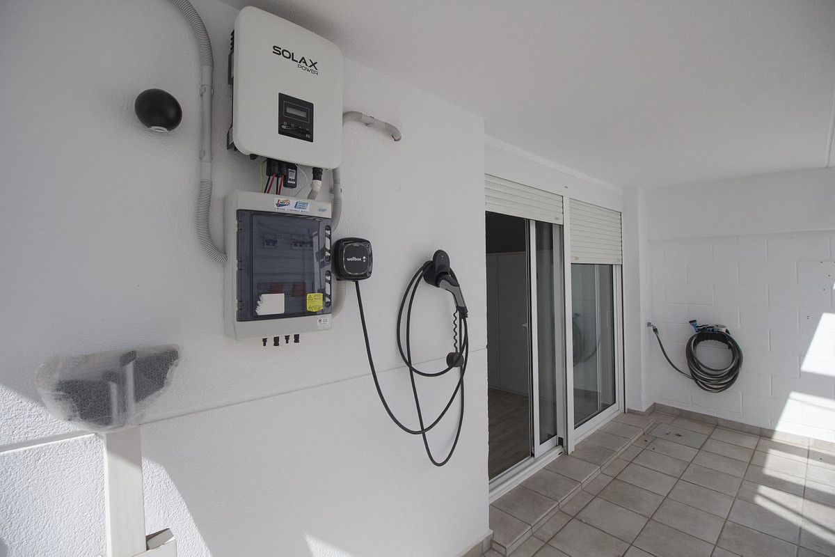 Gerenoveerde 3-slaapkamer stadswoning met zeezicht in Benalmádena in Benalmadena - foto 16