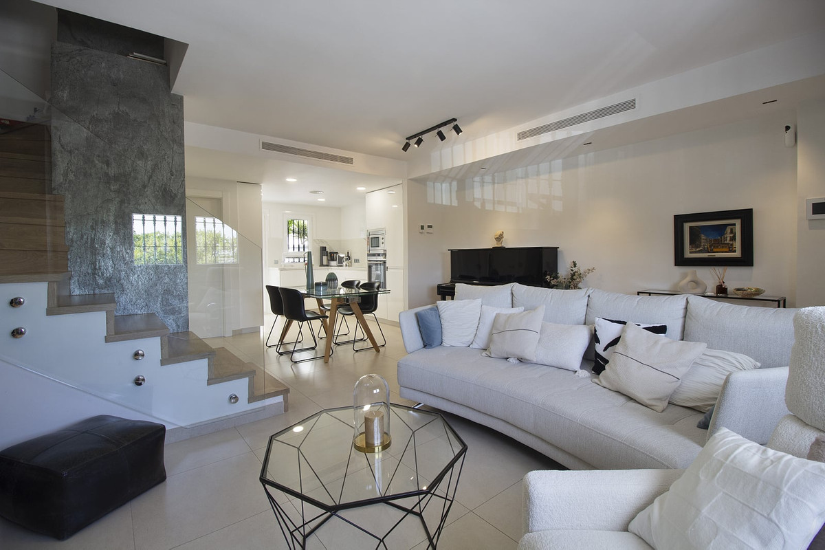 Gerenoveerde 3-slaapkamer stadswoning met zeezicht in Benalmádena in Benalmadena - foto 18