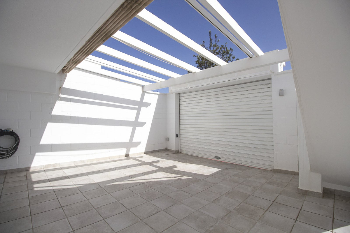 Gerenoveerde 3-slaapkamer stadswoning met zeezicht in Benalmádena in Benalmadena - foto 9