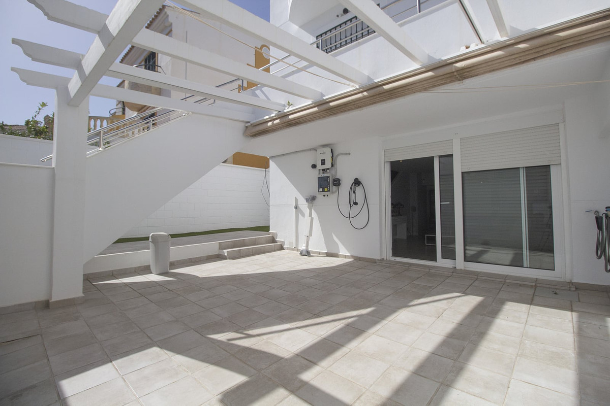 Gerenoveerde 3-slaapkamer stadswoning met zeezicht in Benalmádena in Benalmadena - foto 10